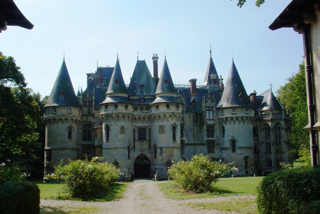 Zamki+Na+Sprzedaz Chateau De Vigny (fot. Ruizo, opublikowano na licencji Creative ...